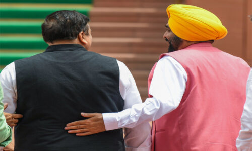मोदी से मिलने से बचे मान!