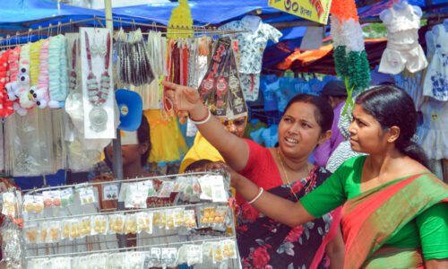 धन किसका, कर्ज कहां?