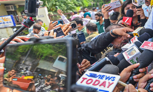 उम्मीद-ए-सहर की बात सुनो!