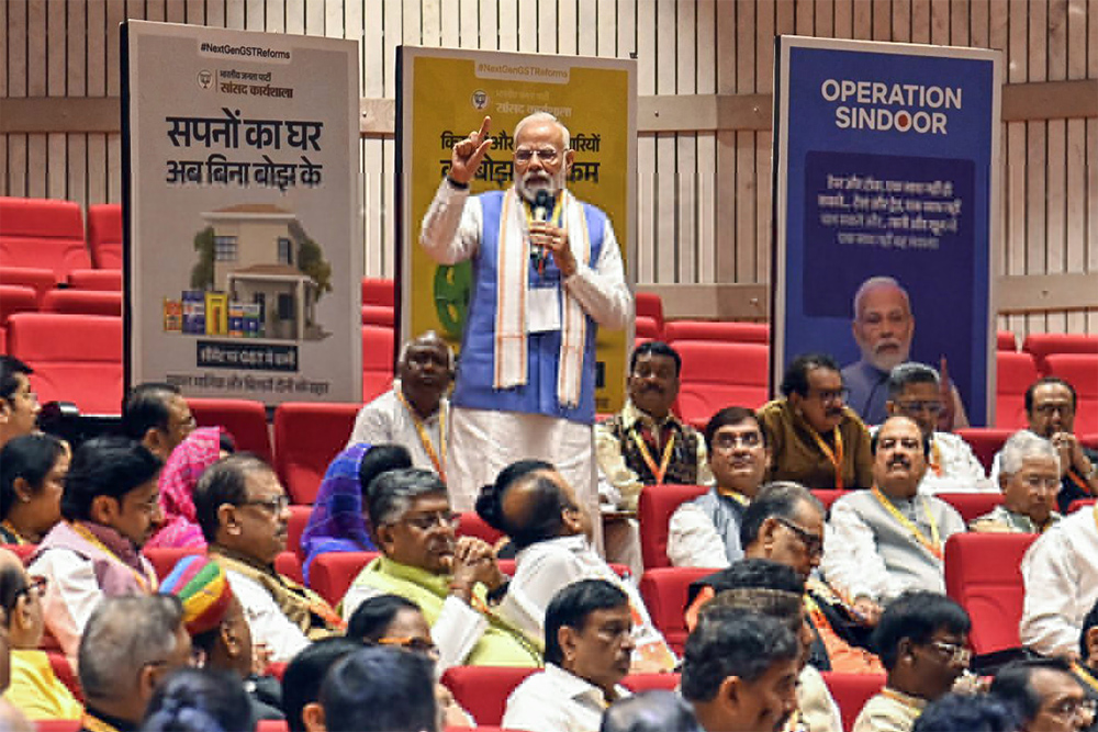 भाजपा सांसदों के प्रशिक्षण में शामिल हुए मोदी