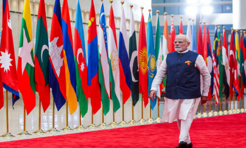 मुनीर है ट्रंप, शी के खास और मोदीजी?
