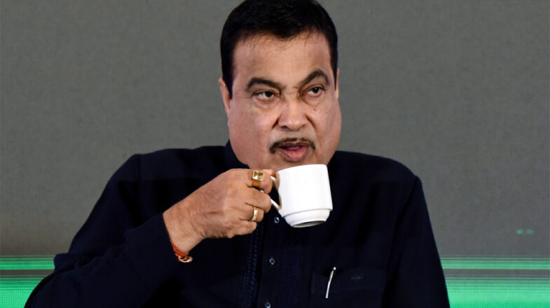 गडकरी को कोई श्रेय नहीं दे रहा