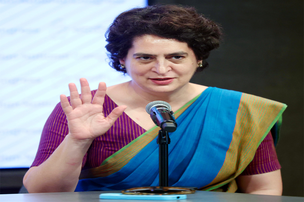 प्रियंका की नाराजगी जिला अध्यक्ष पर भारी पड़ी