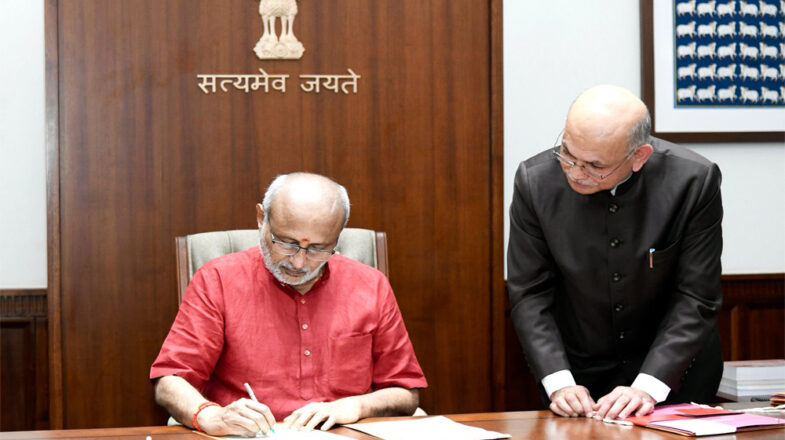 राधाकृष्णन ने उप राष्ट्रपति पद की शपथ ली