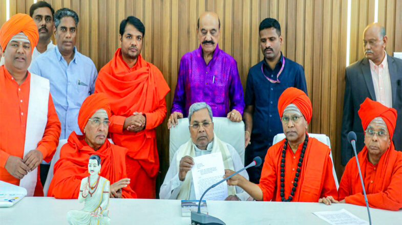 सिद्धारमैया हिंदू धर्म को बांट रहे!