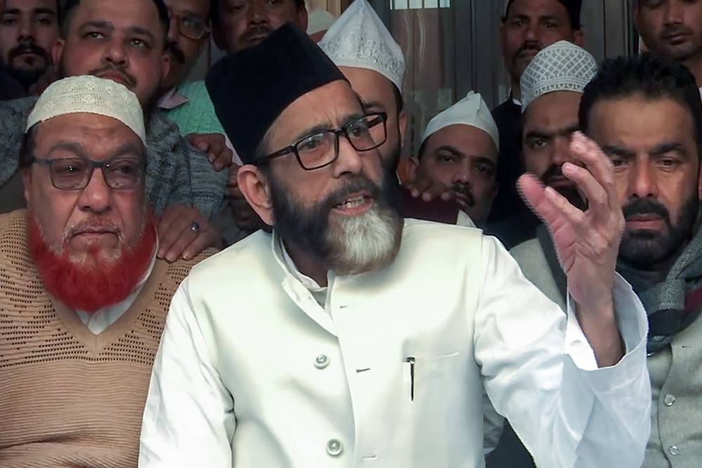 बरेली में विवाद के बाद तौकीर रजा गिरफ्तार