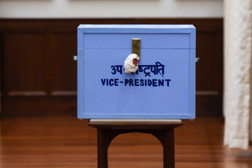 उजड्ड विमर्श की इंतिहा के दौर में