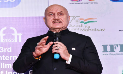 अनुपम खेर ने अकेले चलने की ‘शक्ति’ पर डाला प्रकाश