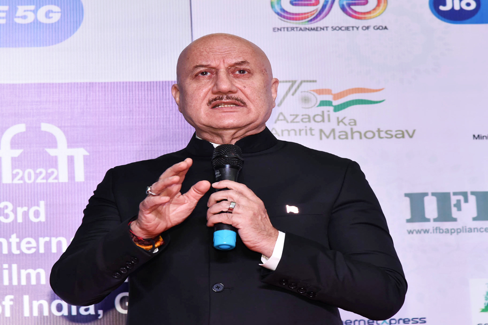 अनुपम खेर ने अकेले चलने की ‘शक्ति’ पर डाला प्रकाश