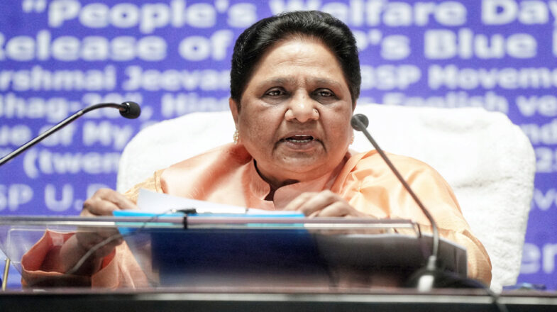 मायावती ने की योगी की तारीफ