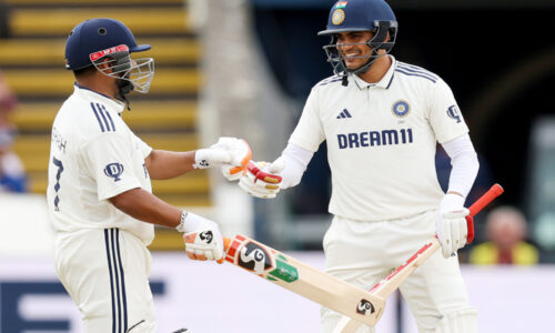 वेस्टइंडीज के खिलाफ लगातार दूसरी टेस्ट पारी में कप्तान शुभमन गिल का अर्धशतक