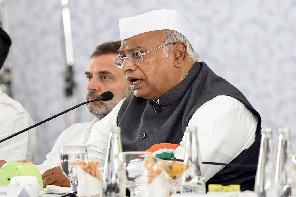 मल्लिकार्जुन खड़गे ने की रायबरेली घटना की निंदा