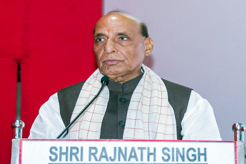 अब जंग मैदान से पहले, डेटा और एल्गोरिदम में लड़ी जाने लगी है : राजनाथ सिंह