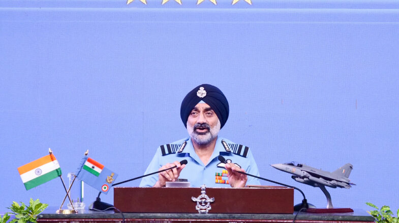 भारत ने पाकिस्तान में 300 किमी अंदर तक किया था अटैक, भारतीय वायुसेना प्रमुख ने किया खुलासा