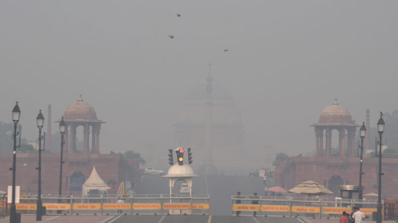 दीपावली के बाद धुंध से दिल्ली का दम घुटा, वायु गुणवत्ता ‘बेहद खराब’
