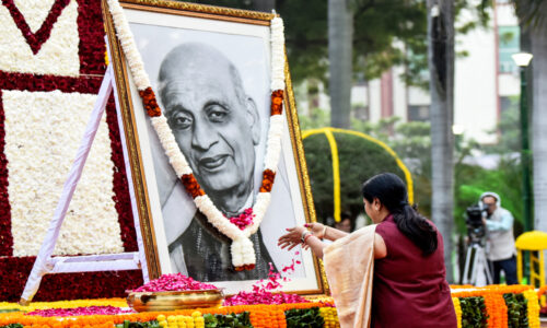 रेखा गुप्ता ने सरदार पटेल को दी श्रद्धांजलि