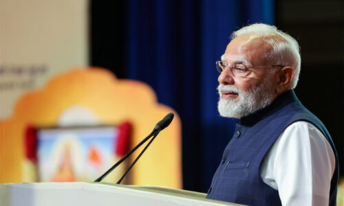 मोदी ने की संघ और स्वंयसेवकों की तारीफ