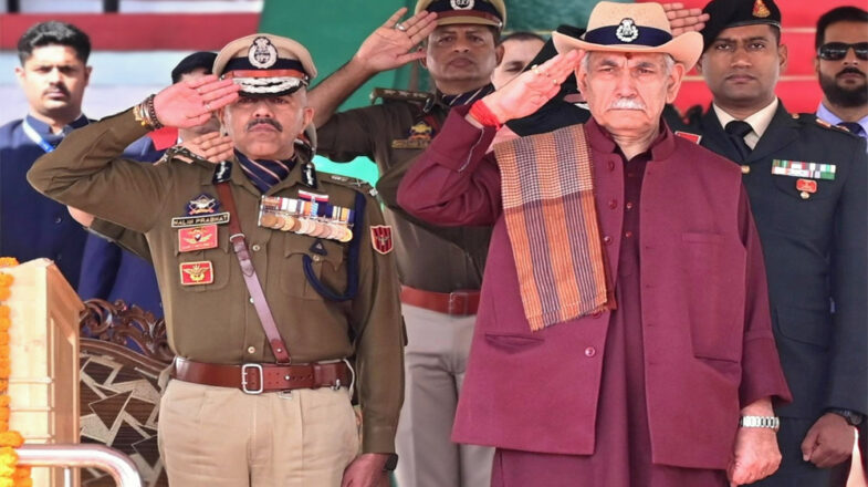 पुलिस स्मृति दिवस : जम्मू-कश्मीर पुलिस के शहीदों को उपराज्यपाल और मुख्यमंत्री ने दी श्रद्धांजलि