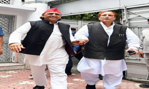 आजम खान से मिले अखिलेश