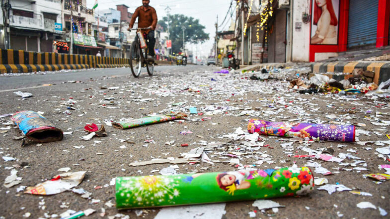 पटाखे चलाना भी धर्म का काम!