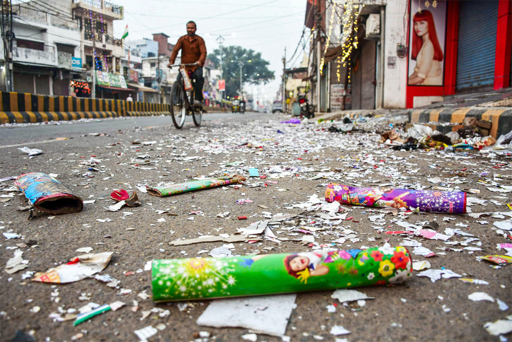 पटाखे चलाना भी धर्म का काम!