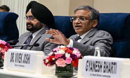 घुसपैठियों की जानकारी चुनाव आयोग को नहीं