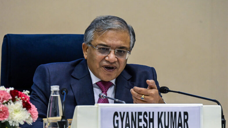 अविश्वास का फैलता दायरा