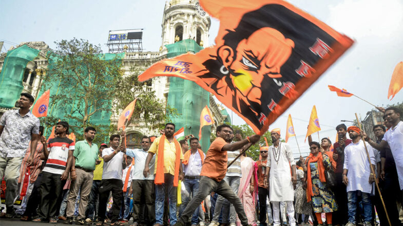 हिंदू को बांटो, लड़ाओ, खरीदो और बनाओ गंवार!