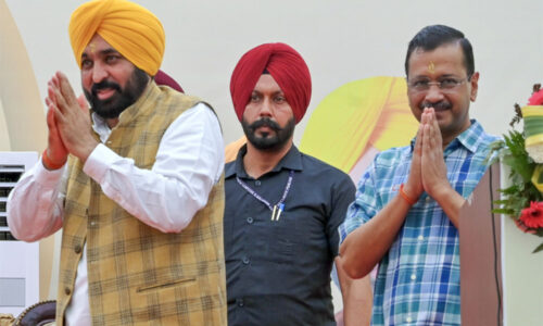 केजरीवाल जान बूझकर परदे के पीछे