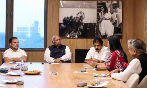 खड़गे, राहुल के सामने केरल का विवाद