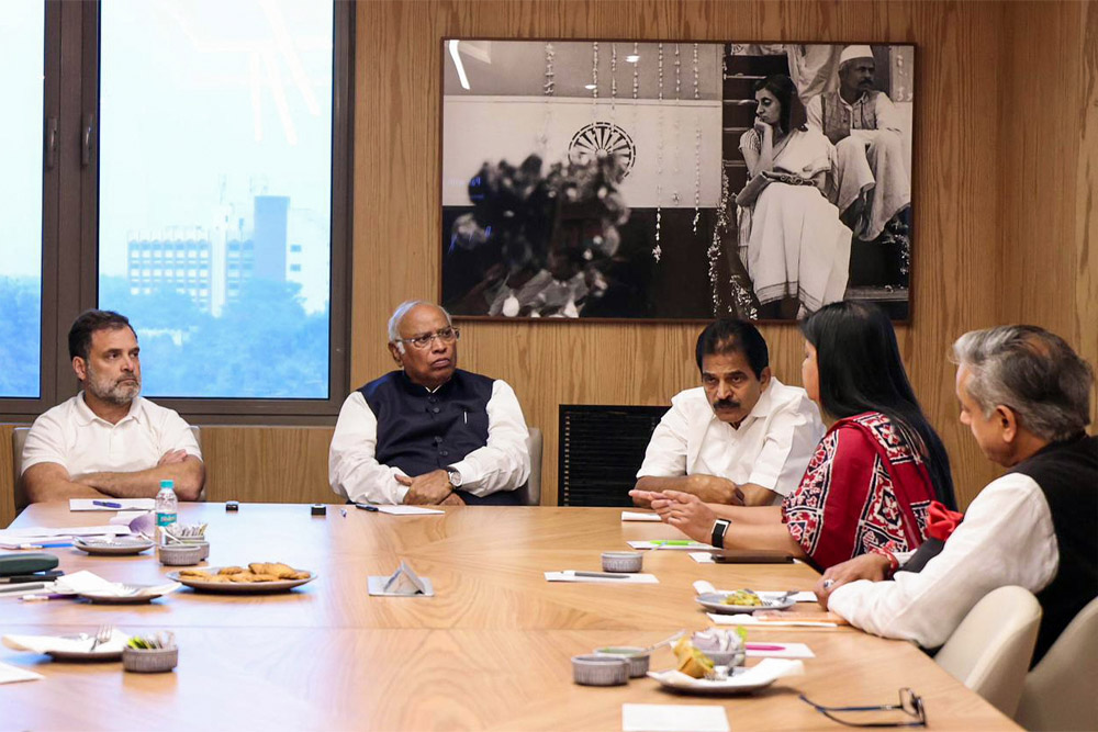 खड़गे, राहुल के सामने केरल का विवाद