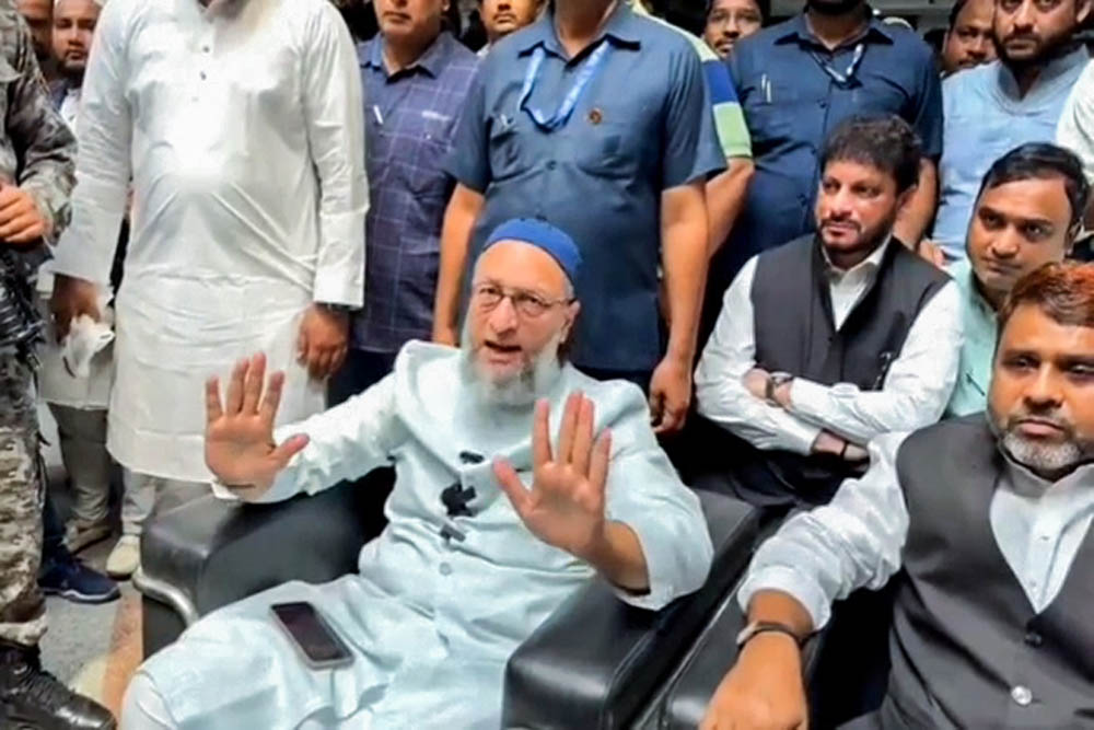 उपचुनाव में कांग्रेस के साथ ओवैसी