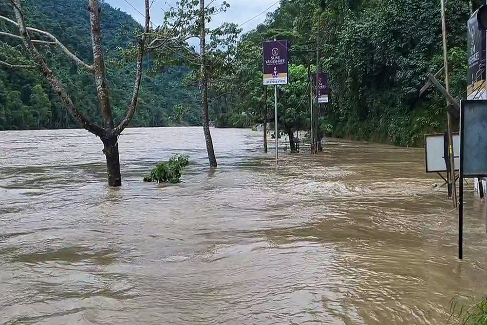 नेपाल में 50 से ज्यादा मौत