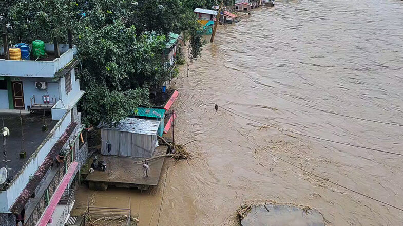 बंगाल में बारिश से तबाही
