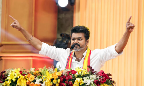 तमिलनाडु में विजय को साथ लाना चाहती है भाजपा