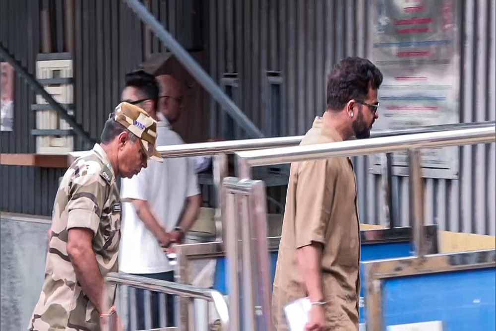 ईडी का बड़ा एक्शन, सुरेश रैना और शिखर धवन की संपत्ति जब्त