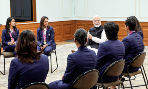 पीएम मोदी ने दीप्ति से पूछा भगवान हनुमान के टैटू का राज