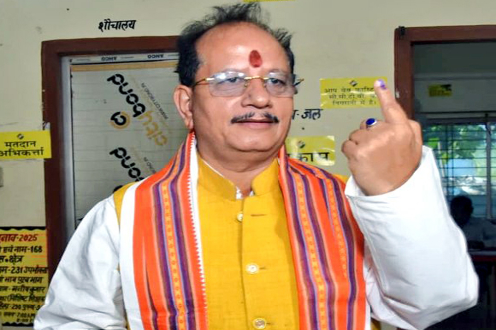 सरकार चुनने के लिए नहीं, बल्कि बिहार के विकास के लिए भी करें मतदान: विजय सिन्हा