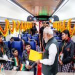 पीएम मोदी ने काशी से दी सौगात, चार वंदे भारत ट्रेन को दिखाई हरी झंडी