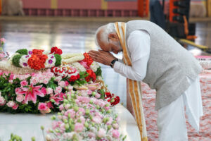 श्री सत्य साईं बाबा का जीवन ‘वसुधैव कुटुम्बकम’ का स्वरूप रहा : पीएम मोदी