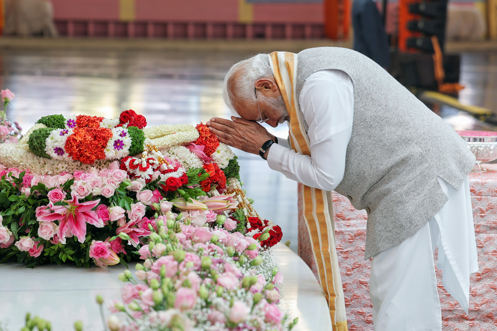 श्री सत्य साईं बाबा का जीवन ‘वसुधैव कुटुम्बकम’ का स्वरूप रहा : पीएम मोदी