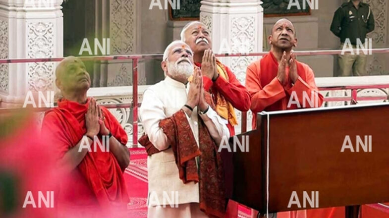 अयोध्या : राम मंदिर में प्रधानमंत्री मोदी ने फहराई धर्म ध्वजा