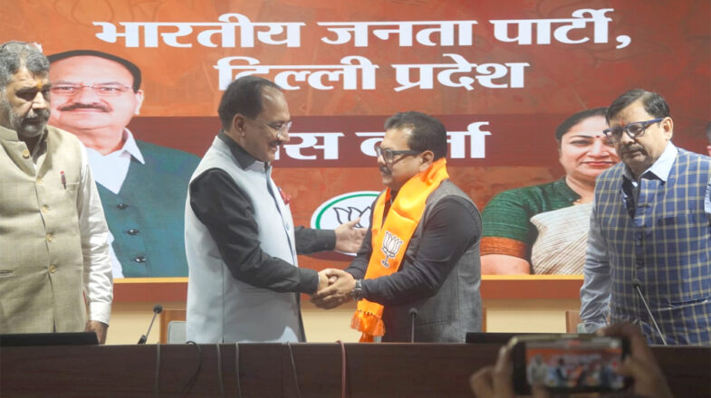 दिल्ली : आम आदमी पार्टी को झटका, पूर्व विधायक राजेश गुप्ता भाजपा में हुए शामिल