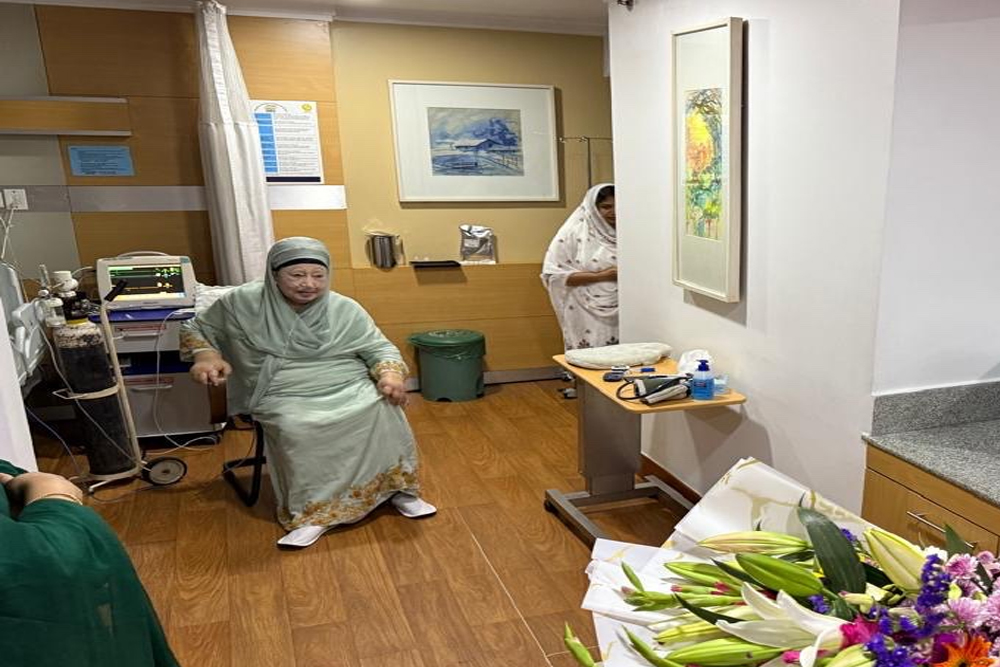 बांग्लादेश की पूर्व पीएम खालिदा जिया अस्पताल में भर्ती
