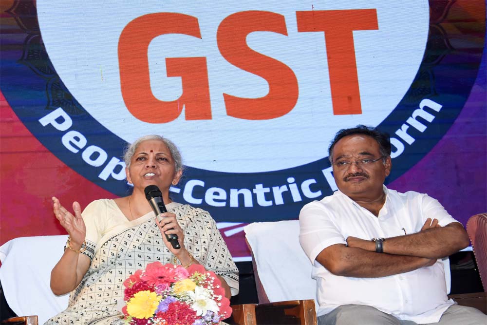 जीएसटी का लाभ नहीं दे रहीं बीमा कंपनियां