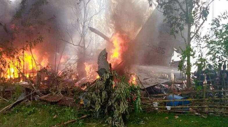 अमेरिका में बड़ा विमान हादसा, कार्गो प्लेन हुआ क्रैश; 4 की मौत 11 घायल