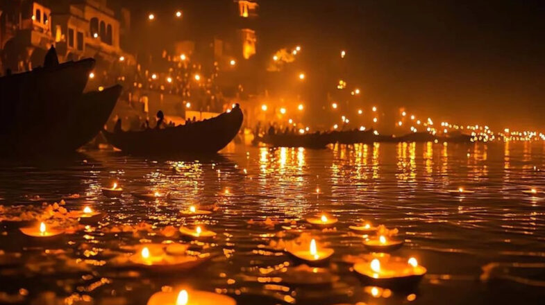 कार्तिक पूर्णिमा की रात, जब धरती पर आकर देवताओं ने किया था दीपदान