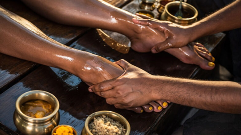 मन, इंद्री और आत्मा को संतुलित करता है पादाभ्यंग