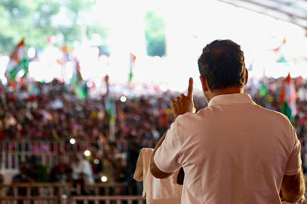 बिहार में जुमलों की बौछार