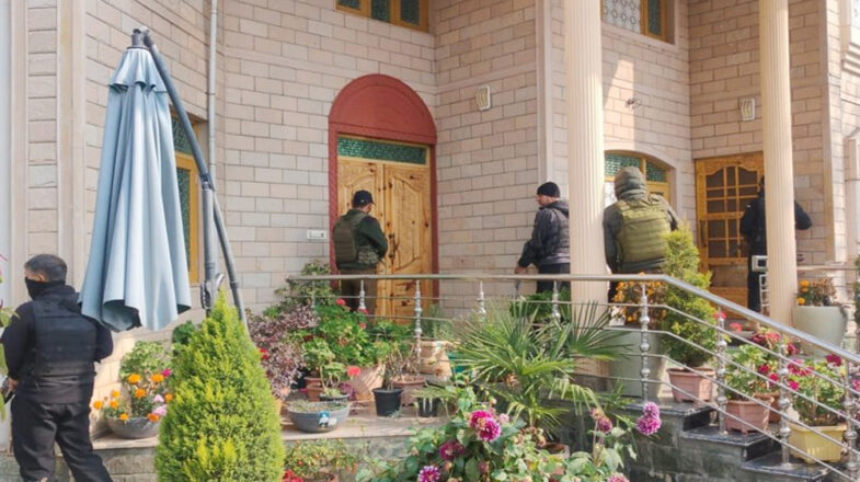 जम्मू-कश्मीर में बड़ी आतंकी साजिश नाकाम, 7 गिरफ्तार, 2,900 किलो विस्फोटक भी बरामद